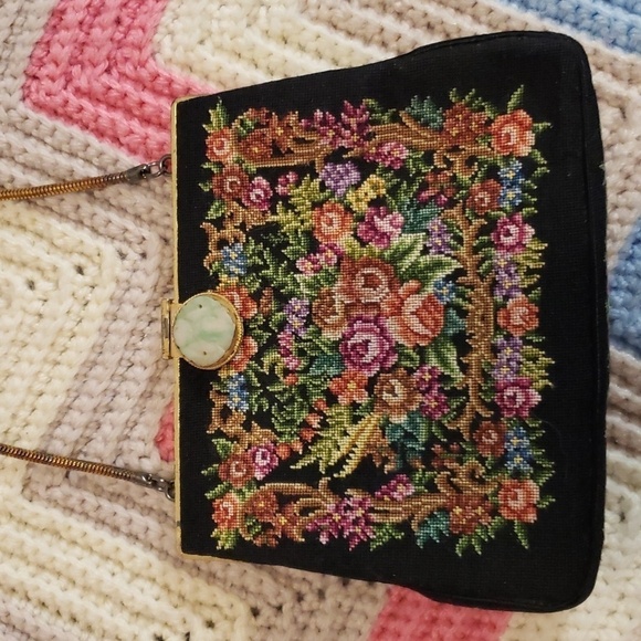Beautiful vintage hand stitch mini purse - Picture 2 of 15